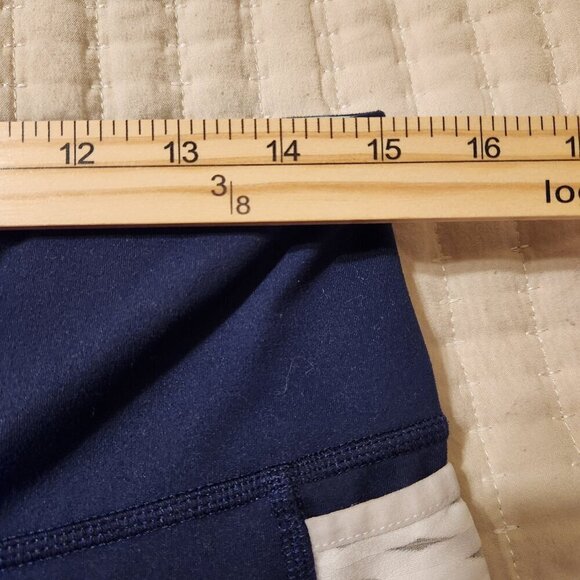 Women's Blue Brooks Capri Leggings. Size Large - Picture 8 of 9